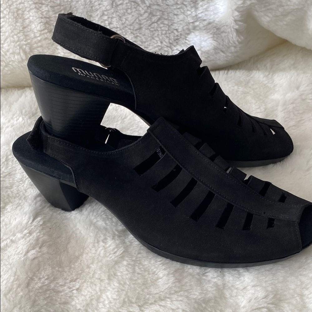 Munro Black Heels with Cage Design - Picture 5 of 10